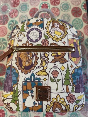 Mochila Disney Beauty and the Beast Dooney & Bourke nova com etiquetas - Imagem 1 de 4