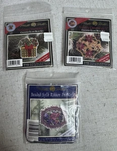Vintage Mill Hill Christmas Holiday Ornaments Embellished Cross Stitch Kits Pin - Picture 1 of 3