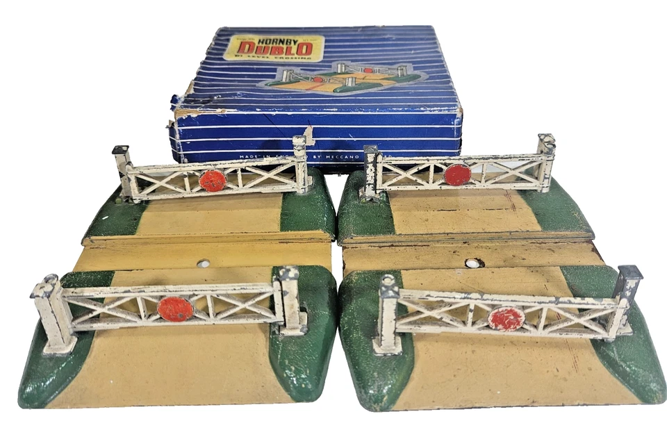 3x Hornby Dublo D1 Level Crossing OO Gauge Train Track Model 16.5 mm Accessories - Image 1 of 4