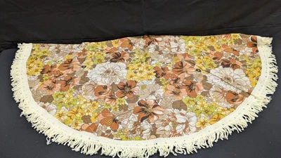 Vintage Floral Round Table Cloth 58" x 58" and 12 Napkins 16" x 16" - Image 1 of 4