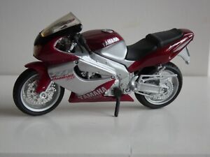 moto miniature 1/18 YAMAHA Thunderace 1000