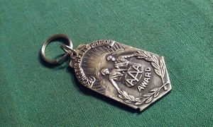 Vintage 1950er AAA Schulsicherheitspreis Medaille Anhänger dreifach AAA kein Band - Bild 1 von 3