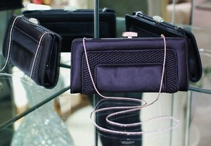 BOLSO DE HOMBRO JUDITH LEIBER SWAROVSKI CLÁSICO SATINADO RICO MINAUDIERE - Imagen 1 de 8