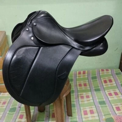 Selle de dressage anglais cheval de haute qualité/couleur noire/vache douce d... - Photo 1/4