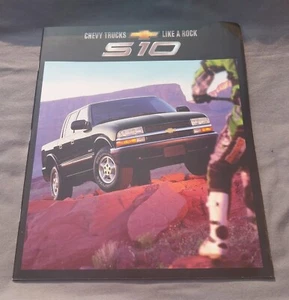 2001 Chevrolet Chevy S10 Truck 4x4 Brochure Buyers Guide Spec Sales Color - Picture 1 of 3