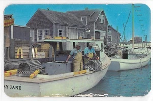 Maine Fishermen Returning with Catch 50’s Vintage Lobster Cages Postcard - Imagen 1 de 2