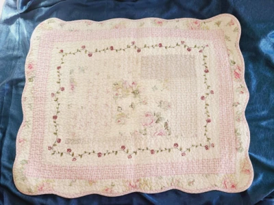 Almohada acolchada retazos falsos rosas/algodón bronceado Cottagecore borde festoneado Foto 1 de 4