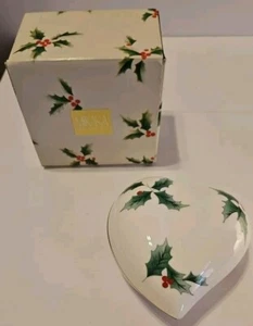 Mikasa Band Stechpalme Herz Bone China große Schmuckschatulle Goldrand Deckel Neu im Karton  - Bild 1 von 7