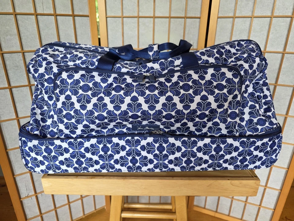 Vera Bradley XL Bolsa de Viaje con Ruedas Maleta Azul Cobalto Azulejo 27" Retirado Bonito Foto 1 de 4