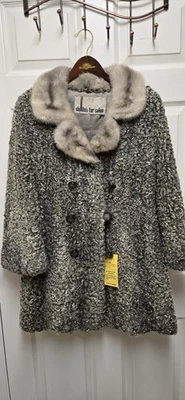 Chaqueta De Colección Gris Cordero Persa Estilo Princesa con Cuello Visón Ceruliano Pequeña Usada en Excelente Condición  Foto 1 de 4