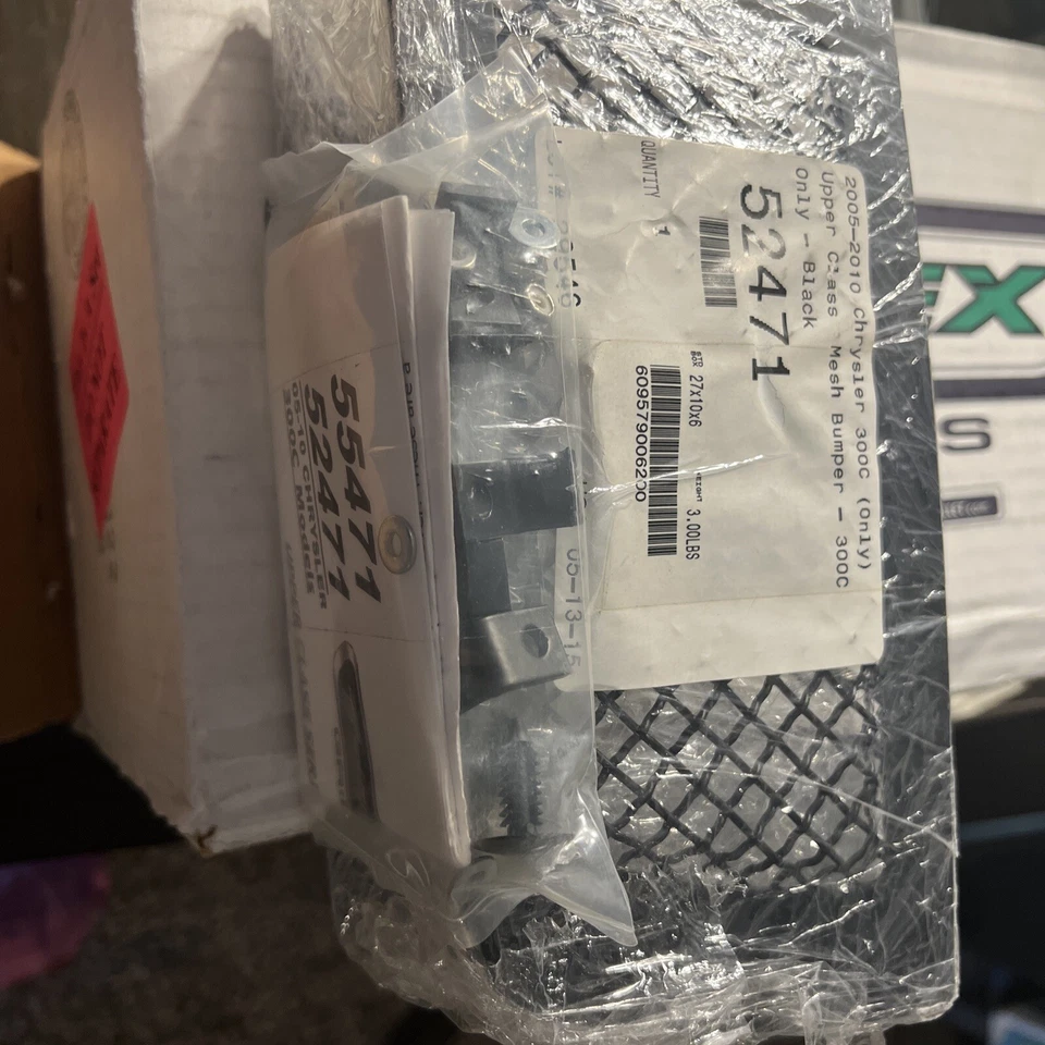 Rejillas T-Rex 52471 para parachoques de malla de clase superior Chrysler 300C 2005-2010 nuevo Foto 1 de 2