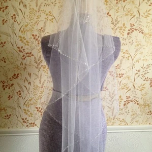 Weiße David Bridals Schleier/eine kurze mit Pailletten Kunstperlen/Katheralperlen - Bild 1 von 11