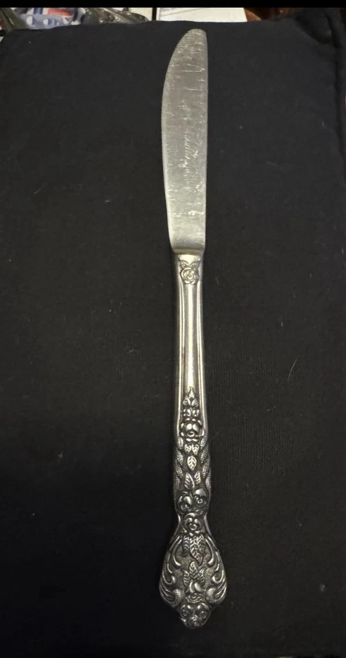 Cuchillo de acero inoxidable 1965 vintage descontinuado, por patrón "Versalles" de MSI Foto 1 de 4