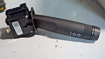 Interruptor de control de señal de giro Chevrolet Colorado 2017-2022 OEM 84514422 Foto 1 de 2