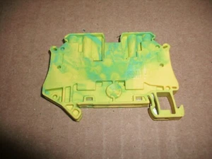 EATON UT 4-4WIRE-PE UT 4-QUATTRO-PE TERMINAL BLOCK GREEN/YELLOW - 17 AVAILABLE - Picture 1 of 2