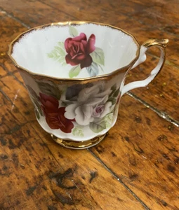 Vintage FLORAL STAFFORDSHIRE Elizabethan TEA CUP *Jacobean* ENGLAND - Picture 1 of 4