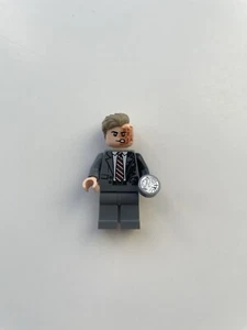 Lego Two-Face Minifigure from set 76303 Batman Vs Two-Face & The Joker Two Face - Picture 1 of 4