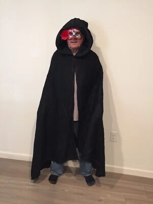 Capa negra de Halloween tamaño completo unisex talla única para la mayoría imprescindible para los vampiros Foto 1 de 4