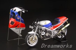 Honda VFR750R RC30 HRC Tamiya 1/12 construido ganador del premio + soporte de capucha + metal - Imagen 1 de 24