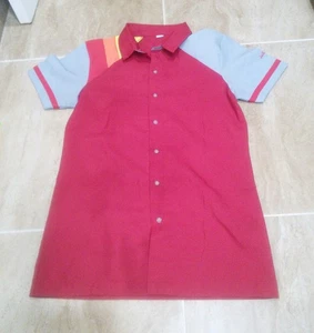 Camicia Uomo Jollibee Dipendente Bottoni Uniforme Rossa Filippina Fast Food Ristorante S - Foto 1 di 10