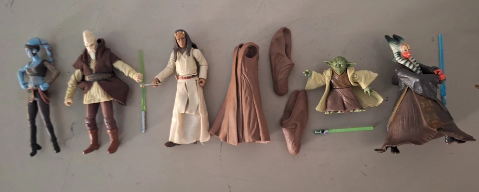 STAR WARS JEDI MASTER  - 5 figurines + accessoires - Bon état - Photo 1/2