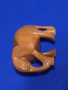 2 small Vintage hard Wood Hand Carved elephants no tusks - Foto 1 di 24