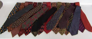 Vintage Men's Cavenagh Bundle Of 21 Different Styles Of Vivid Neck Ties - Picture 1 of 24