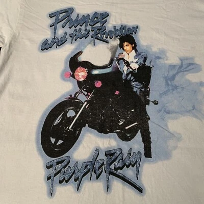 Camiseta de lluvia púrpura PRINCE and the Revolution talla pequeña letras brillantes Foto 1 de 4
