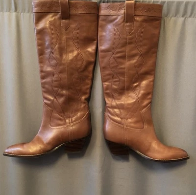 Botas hasta la rodilla Marc Fisher de cuero genuino, estilo occidental bordado, talla 6M, nuevas, coñac Foto 1 de 4