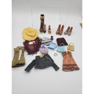 2000 Bratz Fashion Vintage Bratz Clothes Shoes Purses Yasmin, Cloe, Jade, Sash - Picture 1 of 3