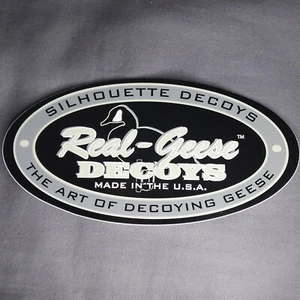 Pegatina de parachoques de vinilo ovalada grande hecha en EE. UU. Señuelos silueta de gansos reales 8"x4" - Imagen 1 de 2