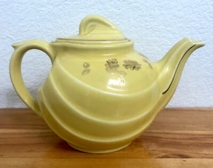 Vintage Hall Tea Pot #0799 Yellow With Gold Oak Leaf & Acorn Trim 6 Cup - Picture 1 of 15