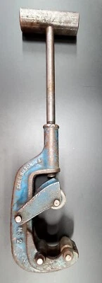Vintage American Pipe Tool Co. No.2 Pipe Cutter Saunders Type 1/2 to 2 1/2" - Image 1 of 4