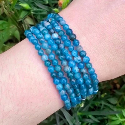 Pulsera con cuentas de piedra apatita azul natural de 6 mm para inspiración de equilibrio hecha a mano Foto 1 de 3