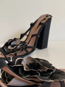 Authentic Chanel 09c Black Satin Camelia Flower Sandal 9.5 USA - 41 EU - Picture 1 of 12