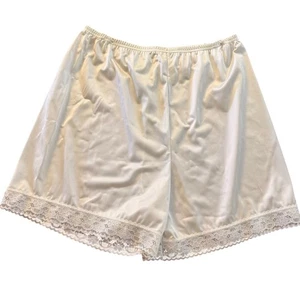 Vintage VANITY FAIR Pettipants Medium Panties Slip Shorts Nylon Satin White - Picture 1 of 10