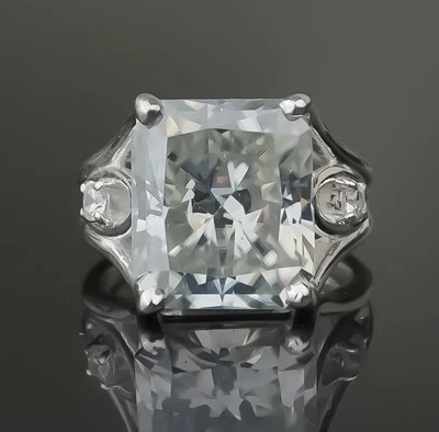 Anillo de diamantes blancos de corte radiante certificado de 9,8 quilates sin tachuelas de diamantes. Tarifas gratuitas. Foto 1 de 4