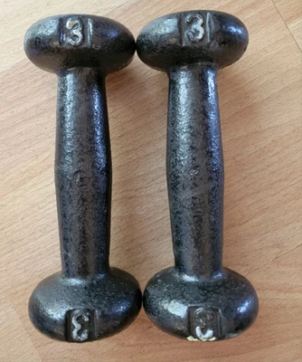 Par de pesas de mano de hierro fundido negro vintage de 3 libras cada una de las mancuernas bollo extremos redondos Foto 1 de 4