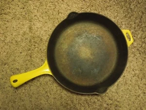 Gelbe Emaille Gusseisen Pfanne mit Feuerring Doppelausläufe - 11" Rand & 18 1/2" Länge - Bild 1 von 9