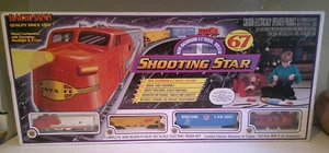 JUEGO TREN ELÉCTRICO BACHMANN ESTRELLA FUGAZ VINTAGE 67 PIEZAS HO SANTA FE - Imagen 1 de 17