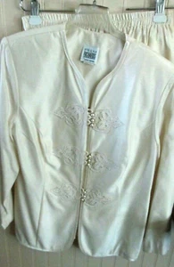 HH. . R & M Richards LADIES SIZE 14 SKIRT. / JACKET SET. IVORY - Picture 1 of 6