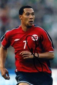 VILLA NORUEGA, STOKE, WEST HAM & ASTON: FOTO DE ACCIÓN 6x4 firmada por John Carew + certificado de autenticidad - Imagen 1 de 1