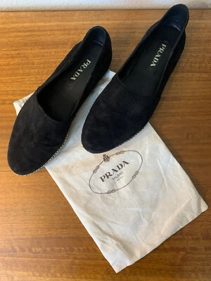 Alpargatas de gamuza negras con logotipo en relieve Prada $695 EE. UU. 9,5 IT 8,5 Foto 1 de 4