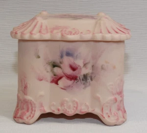 BEAUTIFUL DELICATE BONE CHINA PINK HAND PAINTED TRINKET DRESSER BOX ROSES - Picture 1 of 6