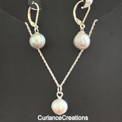 Juego de pendientes y colgantes de perlas grises de CurlanceCreations Foto 1 de 4