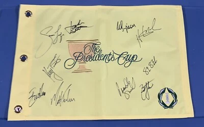 美国队签名 2013 年总统杯旗帜 10 赛车乔丹·斯皮思、库查尔、杜夫纳 — 第 1/2 张图片