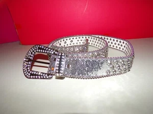 Cintura in pelle Sumday Western strass Bling nera fibbia a scatto incrociata lunga 52" - Foto 1 di 4