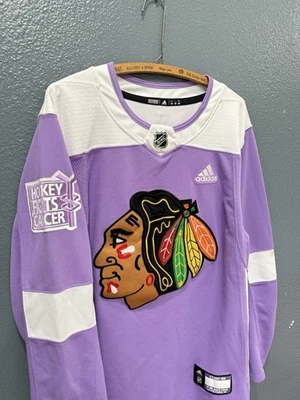 Camiseta deportiva Adidas 2017 NHL Chicago Black Hawks Fight Strap Fight Cancer púrpura talla 50 Foto 1 de 4