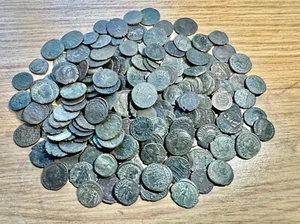 Lot of Roman bronze coins One bid one roman coin - Various Emperors- 4th century - Picture 1 of 4