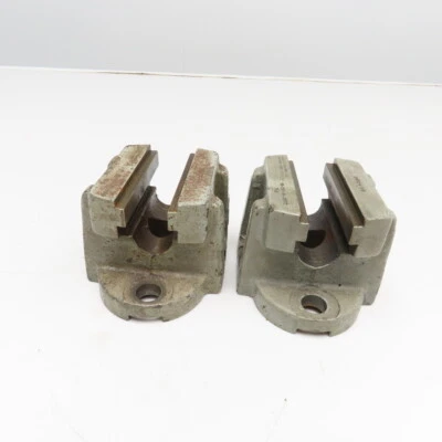 Lote de 2 soportes de mandíbula placa frontal Cushman 10-061-04-000C 4" dañados como están Foto 1 de 4